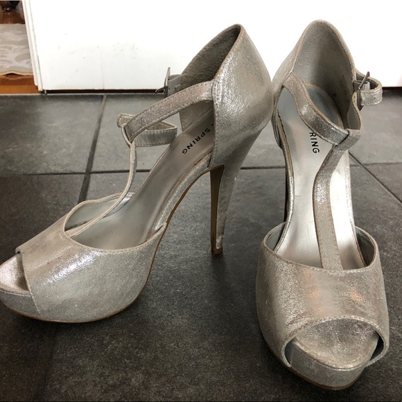 Silver sparkly heels - Picture 1 of 8